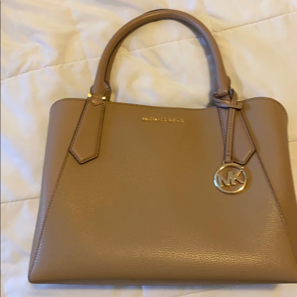 Michael Kors Kimberly Large Pebbled Satchel